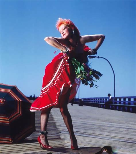 Stunning Photos of Cyndi Lauper at Coney Island For Her Album。